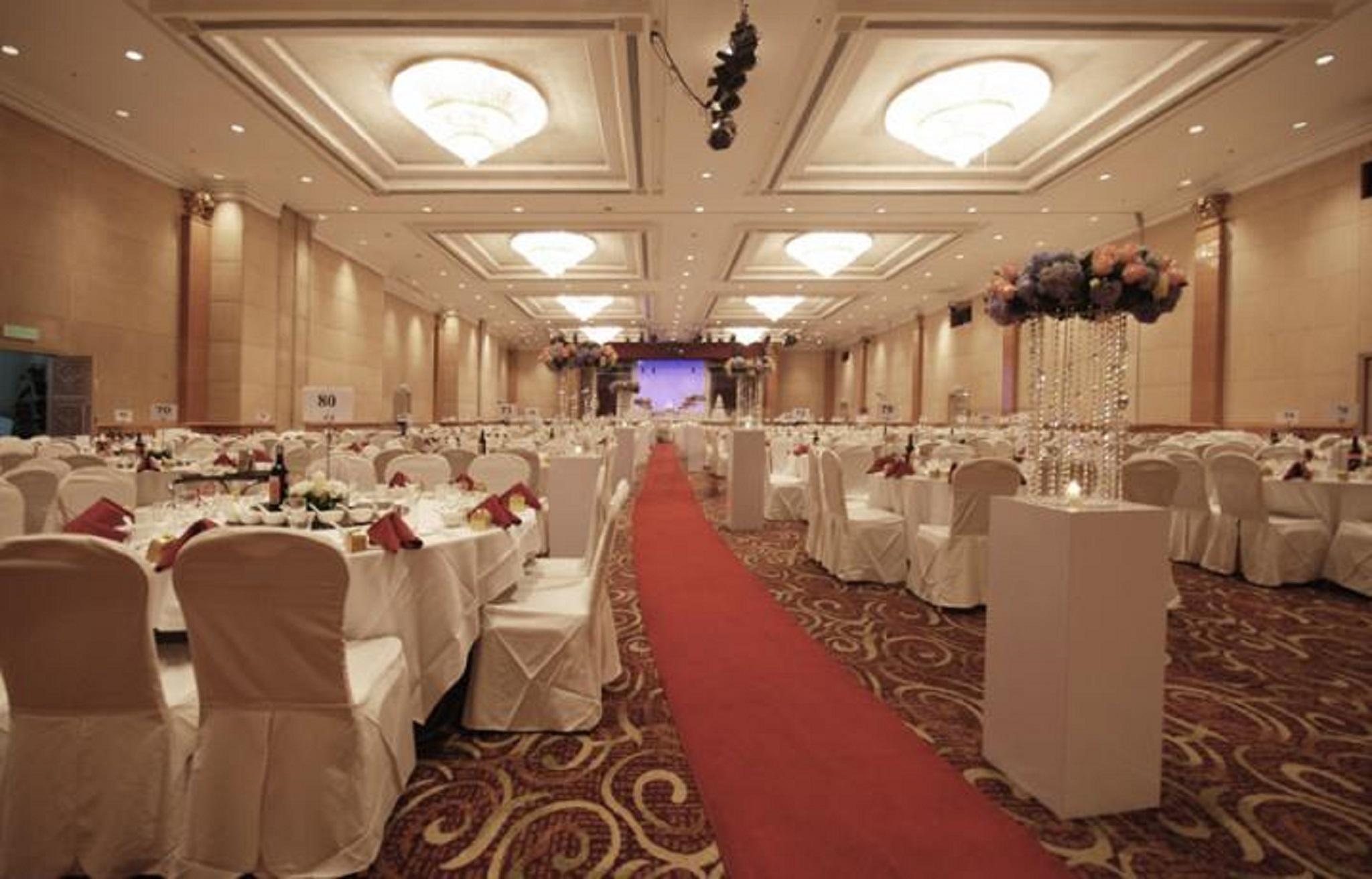 Berjaya Waterfront Hotel 4*
