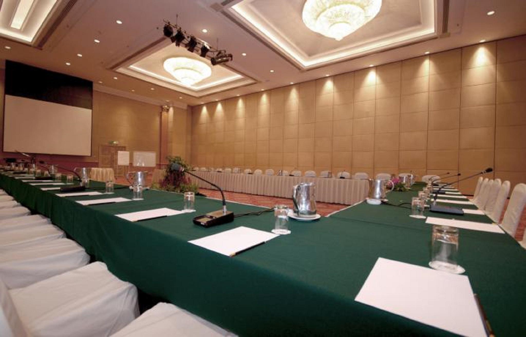 Hotel Berjaya Waterfront 4*